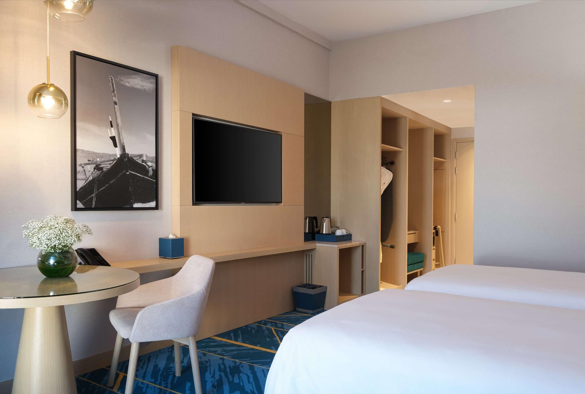 Maani Muscat Hotel & Suites Exterior photo