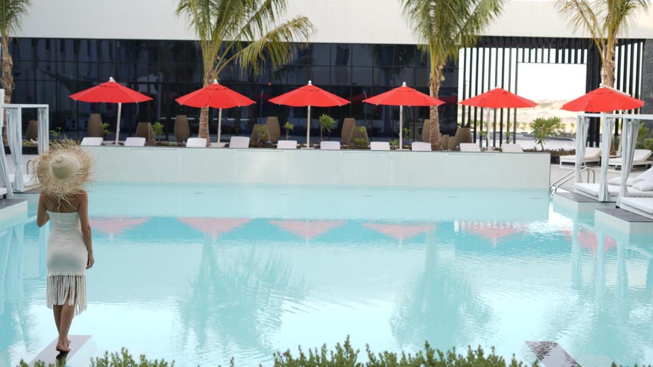Maani Muscat Hotel & Suites Exterior photo