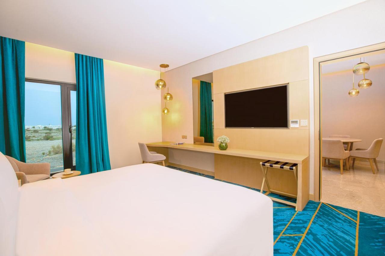 Maani Muscat Hotel & Suites Exterior photo