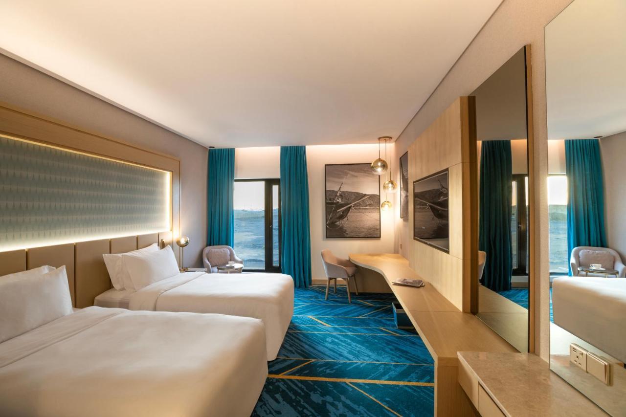 Maani Muscat Hotel & Suites Exterior photo