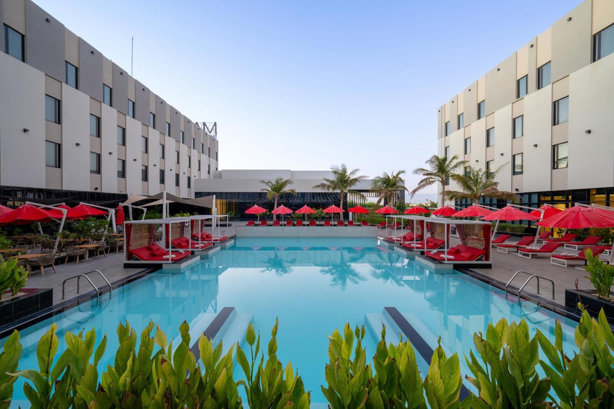 Maani Muscat Hotel & Suites Exterior photo